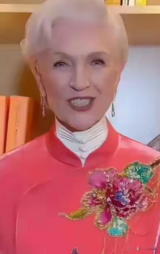 突发！世界首富马斯克的母亲梅耶，在社交媒体上公然表态：中国在公路、隧道、建筑、基