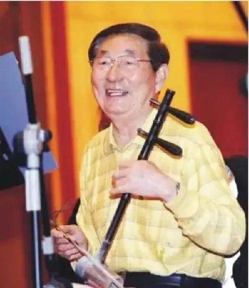 朱老走了，除了那些波澜壮阔的功过评述，给人留下深刻印象的，还有老人家退离聚光灯后