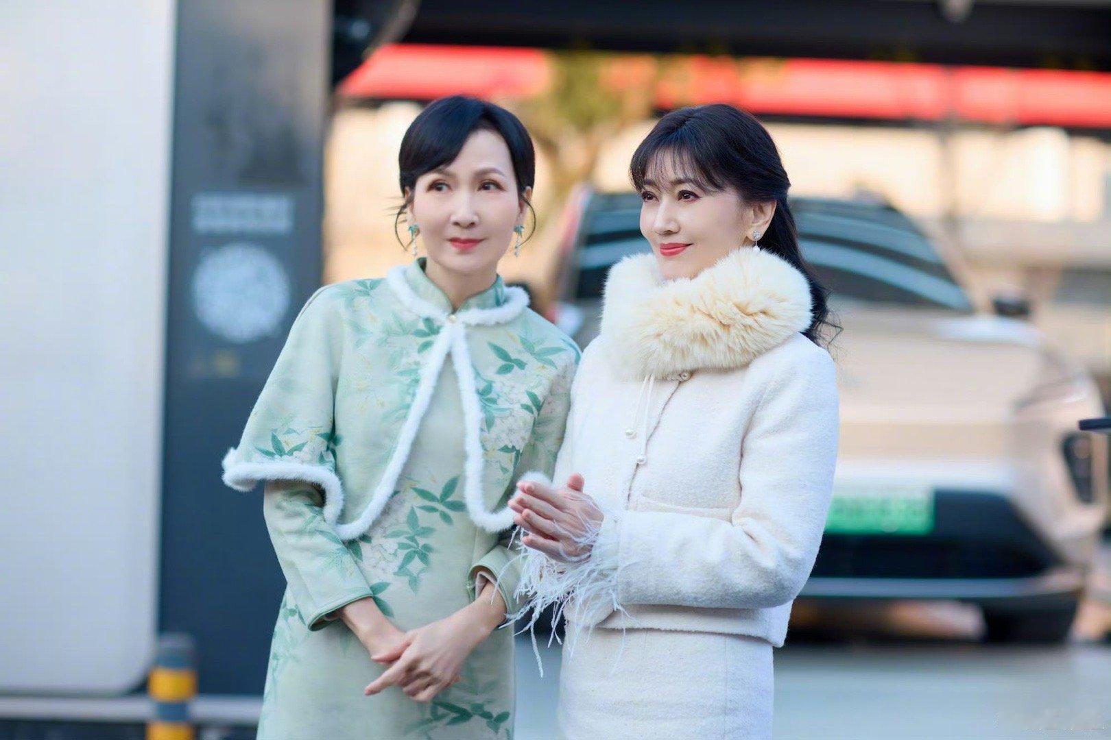 71岁赵雅芝66岁陈美琪同框姐姐们太美了[求关注][求关注]好年轻～ 自然老去好