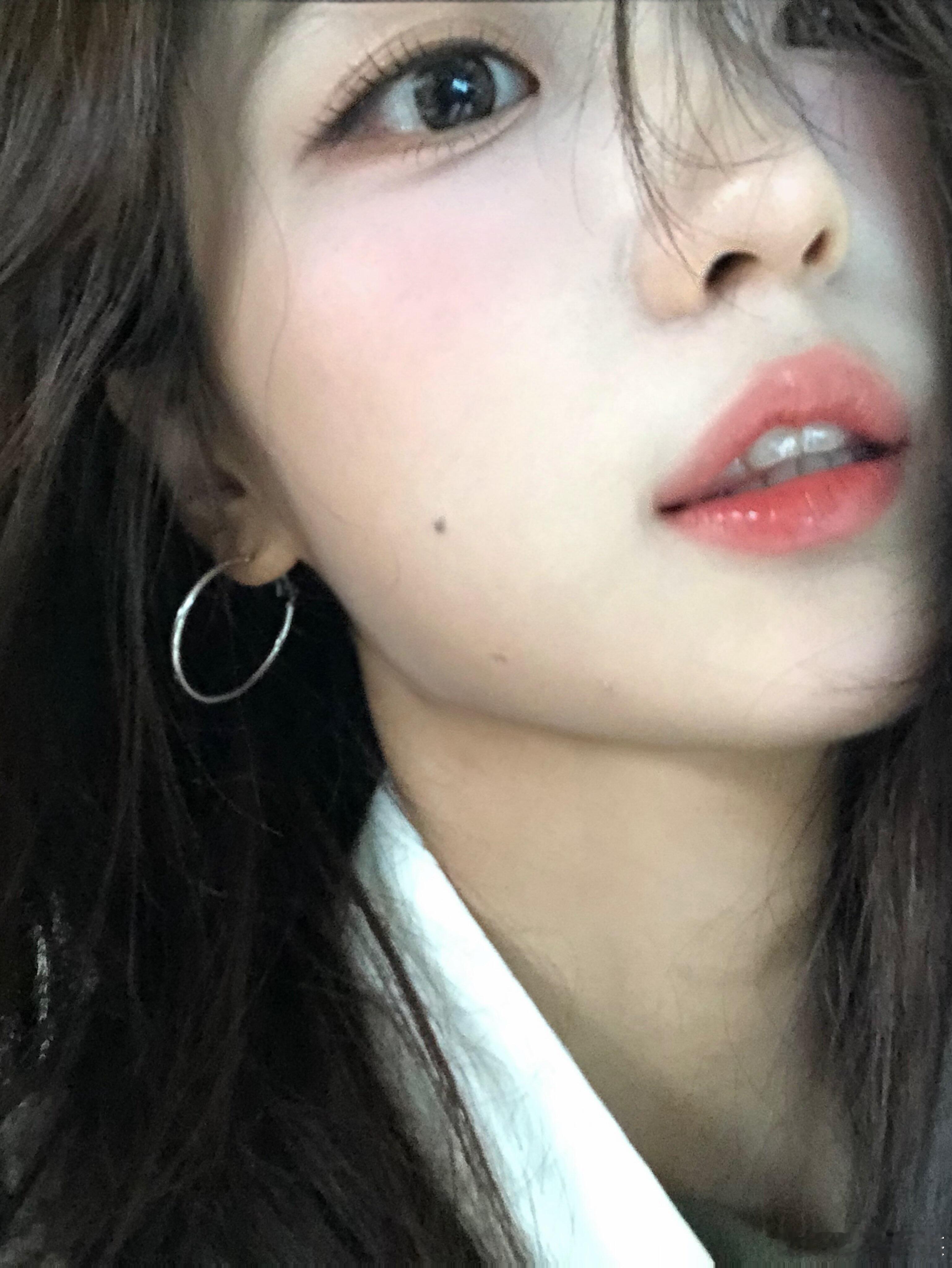 孙千会不会太直接了 你是说这个孙千白天买包，下午在国贸拍物料，晚上还要空降超话翻