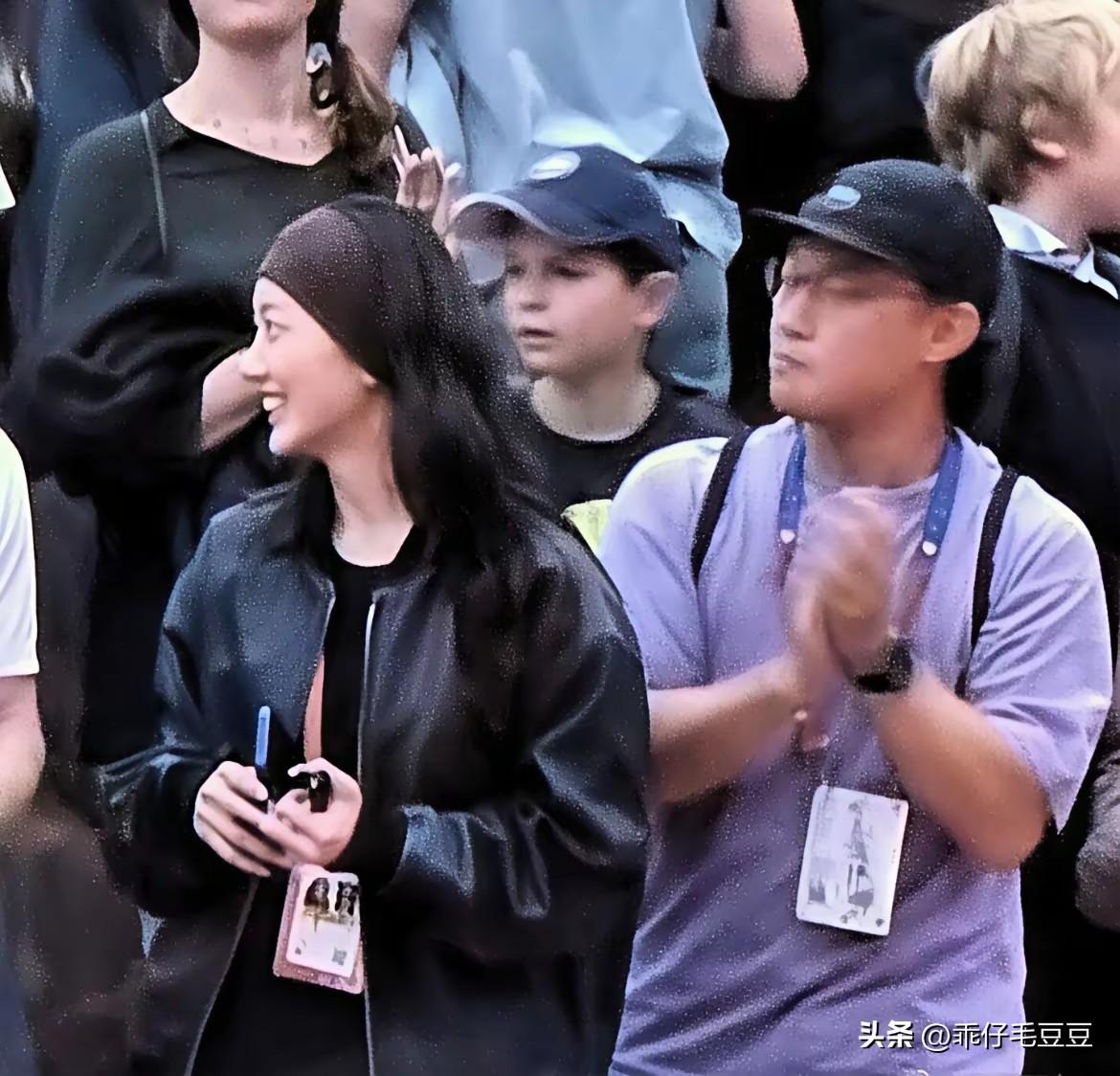 陈康堤结交了新男友，是香港网球一哥，带着父亲陈奕迅跨越半个地球，到法国为他加油打