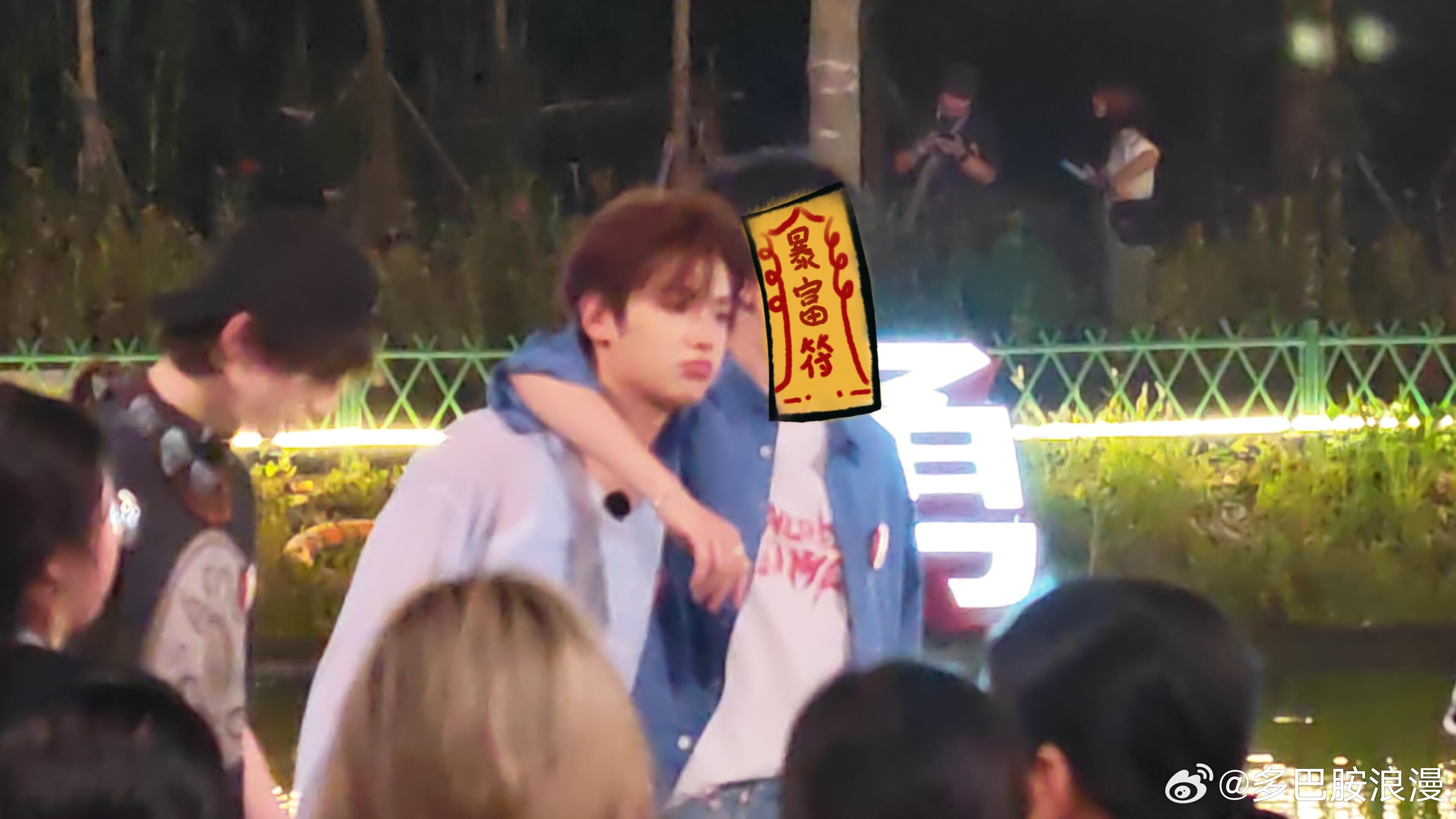 黄明昊猜猜这只白面小包子什么馅儿黄明昊不想睡的星期五黄明昊FIRST首作推介人