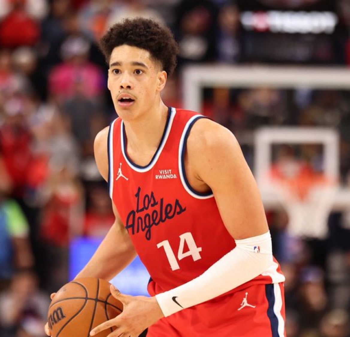 快船官宣，科南被诊断出右脚患有跖跗关节损伤，需要进行手术。赛季报销 