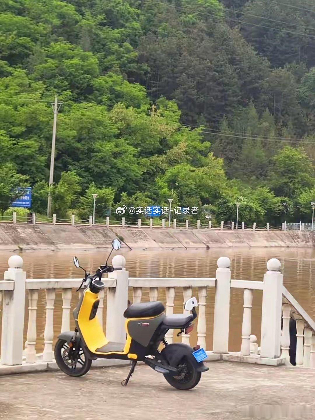 【陕西旬邑“母亲河”：垃圾可见、垂钓者在堤，河湖长制流于形式?水利局领导将记者包