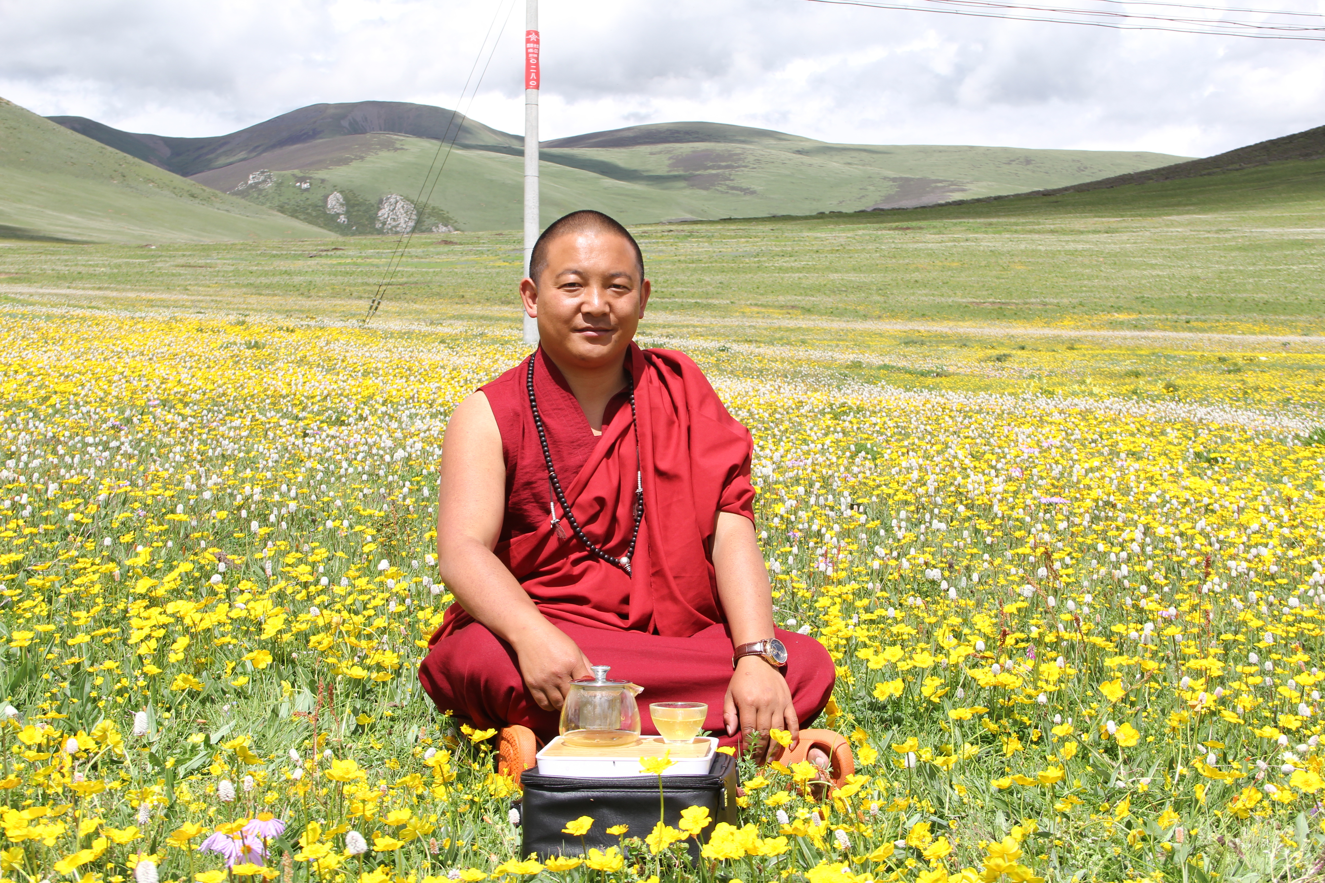 没有一个人能够一辈子享受幸福和快乐的，所以要承受拥有和失去。拥有的时候不要太开心