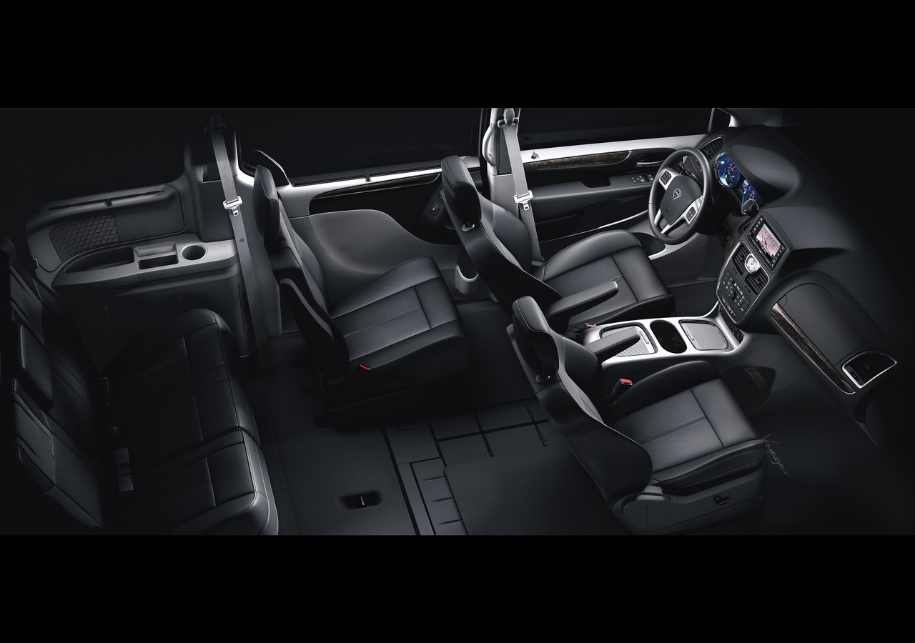 蓝旗亚   2012 Lancia Voyager，菲亚特收购克莱斯勒之后的换标