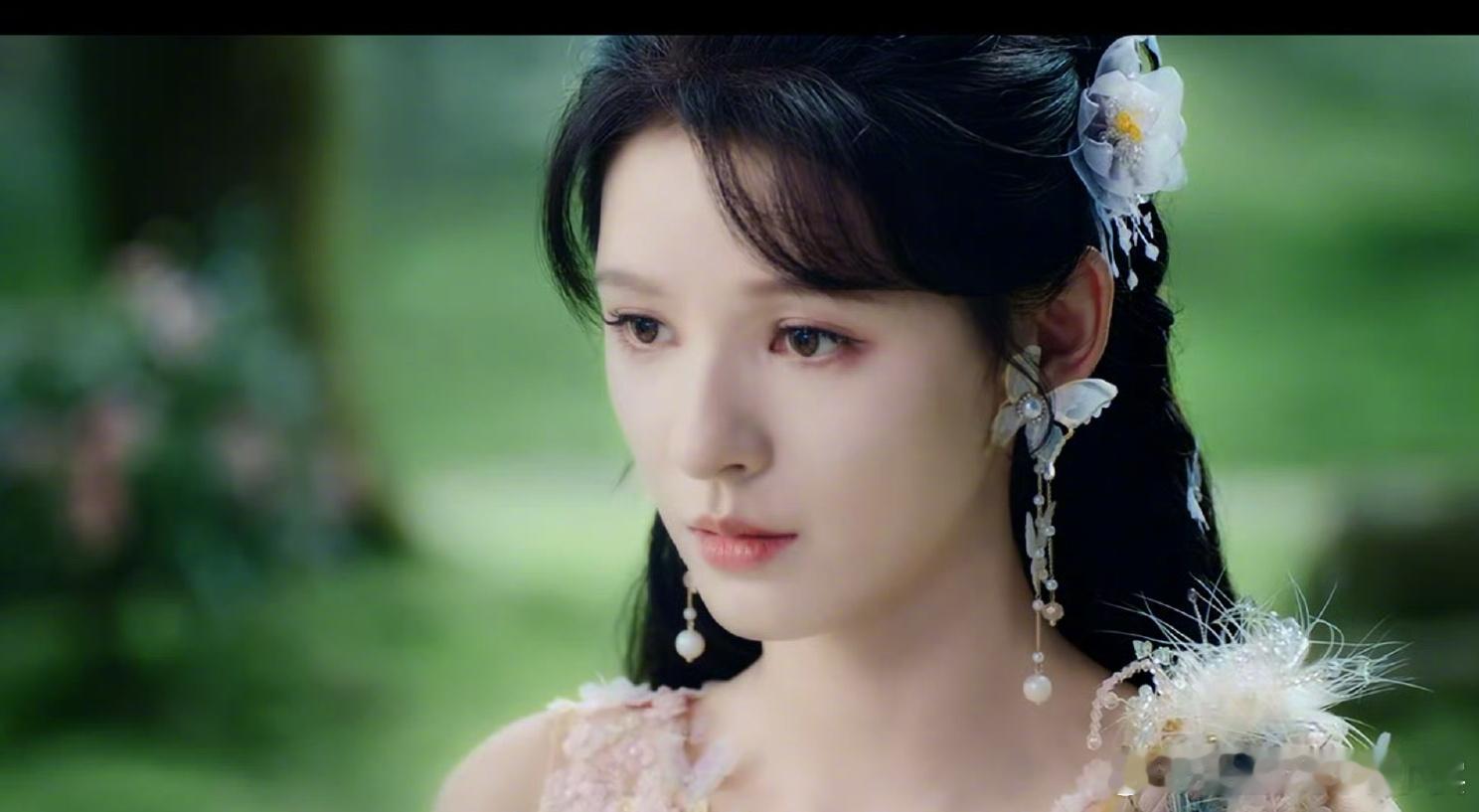 张予曦妈生小舞脸是事实，但是剧方真的没有把我姐的美貌拍出来…..好可惜[汗]要是