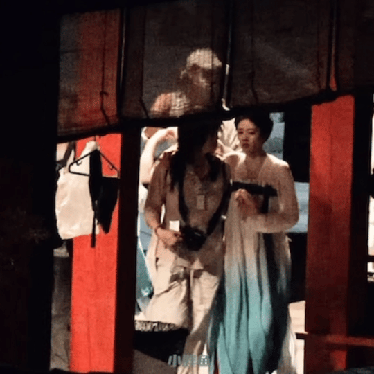 我们接下来的几天 即将是💧表面上叶璃活着像小时候一样快乐自在 但在某一时刻 她