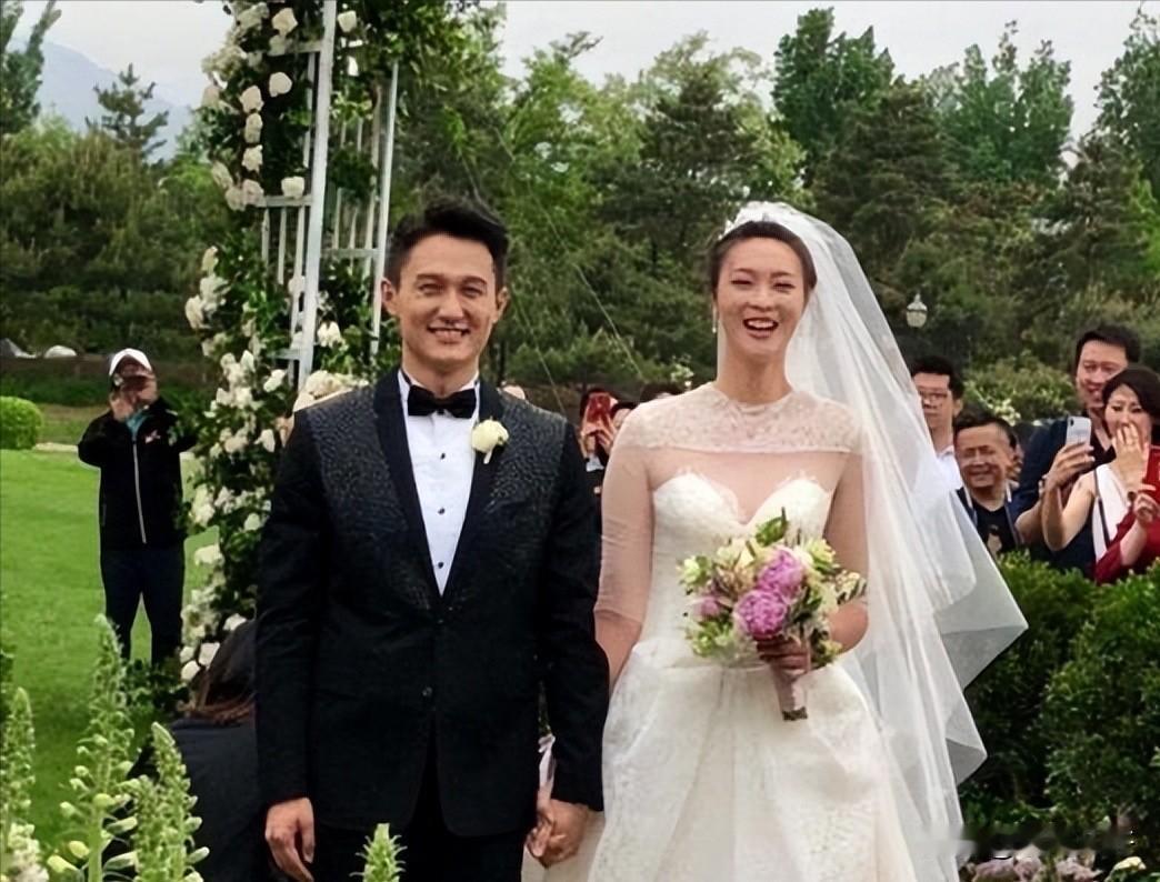 2018年，“排球女神”惠若琪嫁给了“北大才子”杨臻博。但婚后两年，他们却始终要
