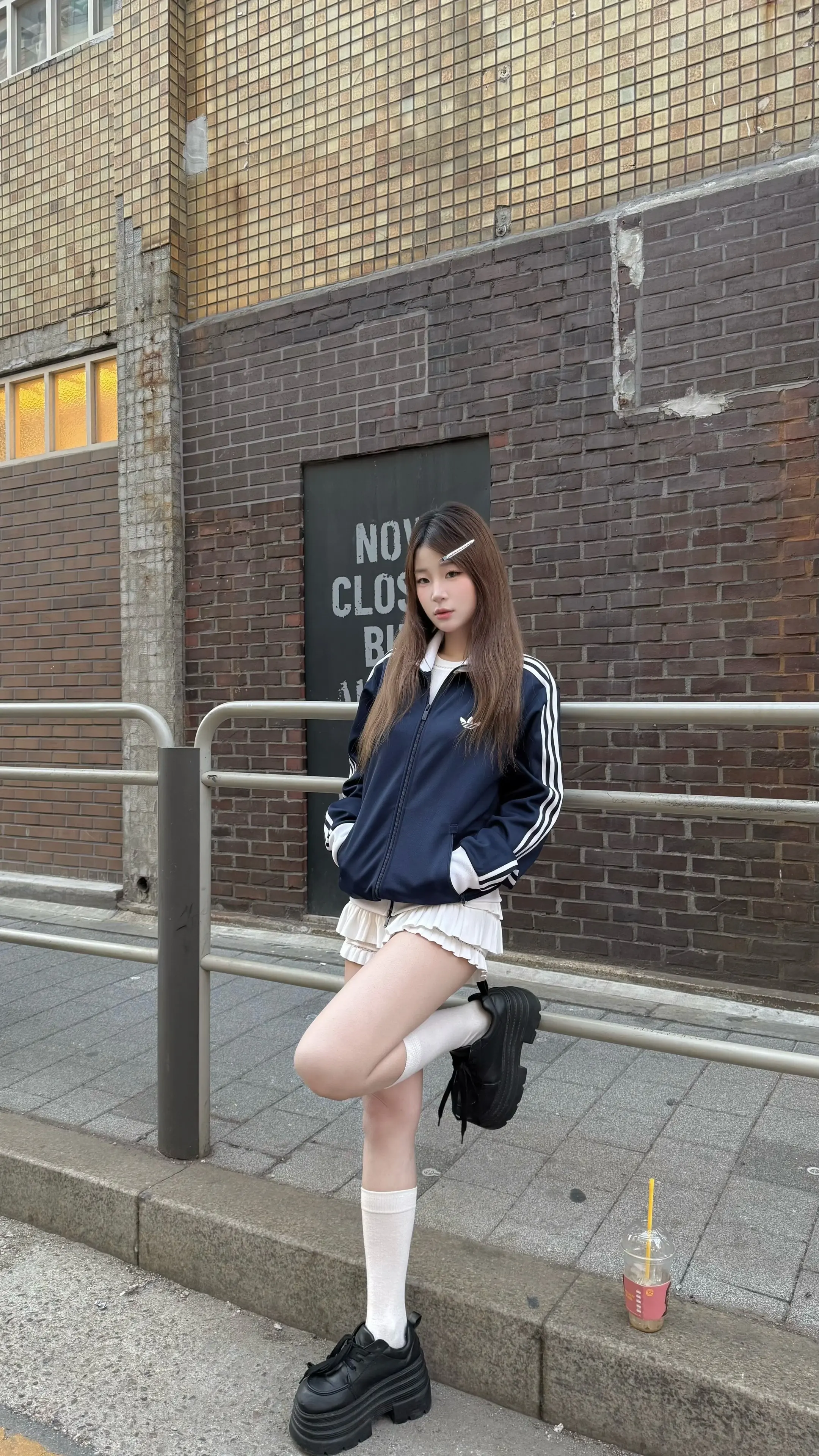 这个世界一直在克我 穿耐克已经没有用了 我选择阿迪 把这个世界达斯