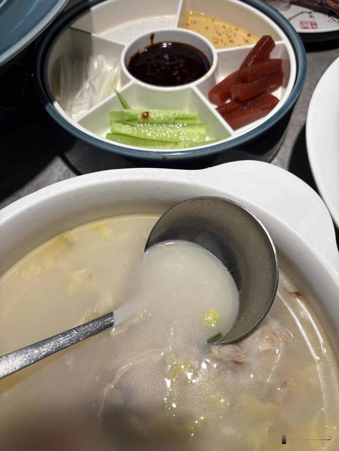 多数人都知道，人活一张脸，树活一张皮，人不要脸，天下无敌，树没皮必死无疑！
不要