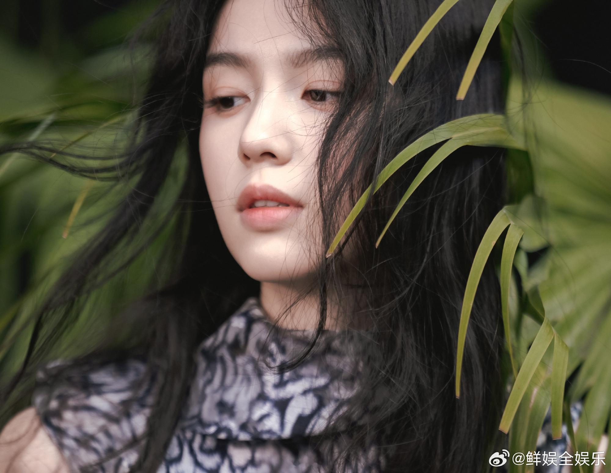周也王亚飞给周也化的紫映戛纳妆 也子的美貌我的荣耀周也这张脸真的可塑性太强了 