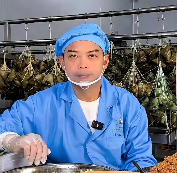 头一次听说，流量还能靠“让”出来的。

“每8️⃣”表示自己特意停播，为姚家男儿