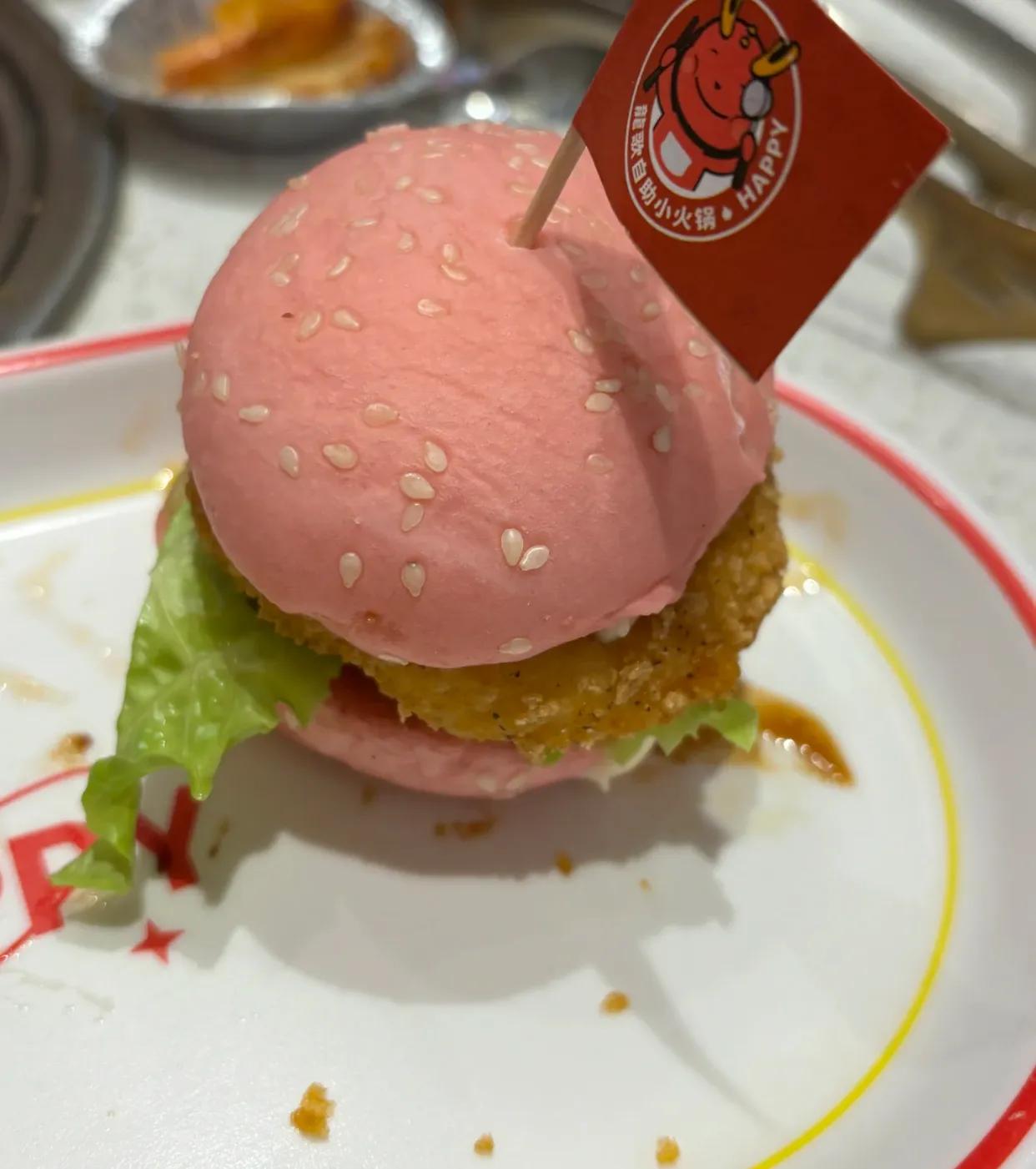 加了饱腹剂?!”？

昨晚，我满怀期待地奔向龍哥自助小火锅，满心满眼都是那诱人的