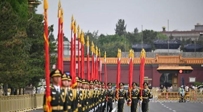 在5月16日的那个不寻常的日子里，俄新社的摄影师们用镜头捕捉了那些震撼心灵的瞬间