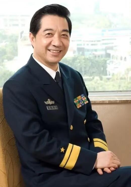 张召忠：“我曾经在特朗普当选当天，发了一个微博。我说如果他能执政两届的话，那么特