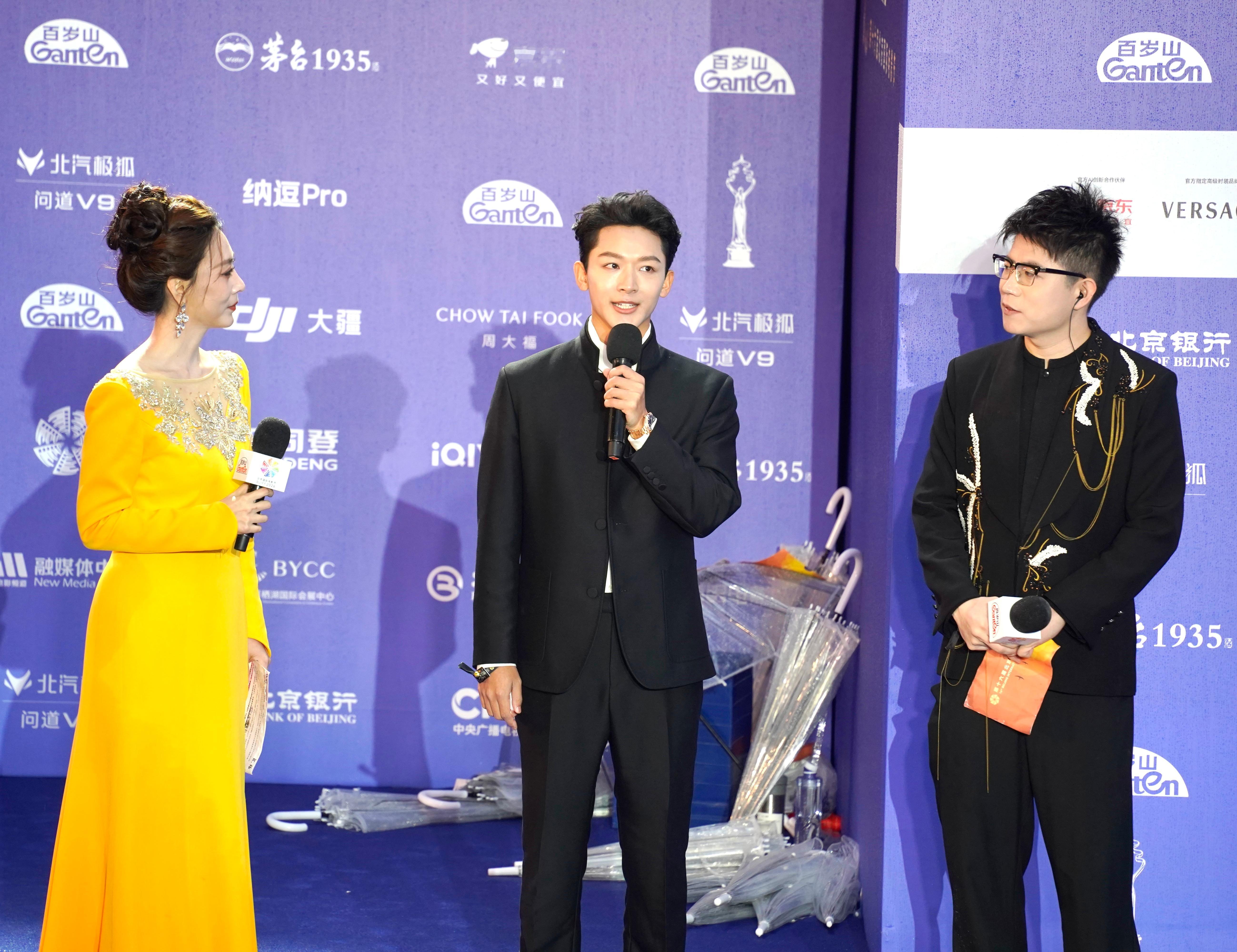 发一下北京国际电影节 红毯拍的演员张晚意，谦逊有礼，作为当红明星很少有人能做到他