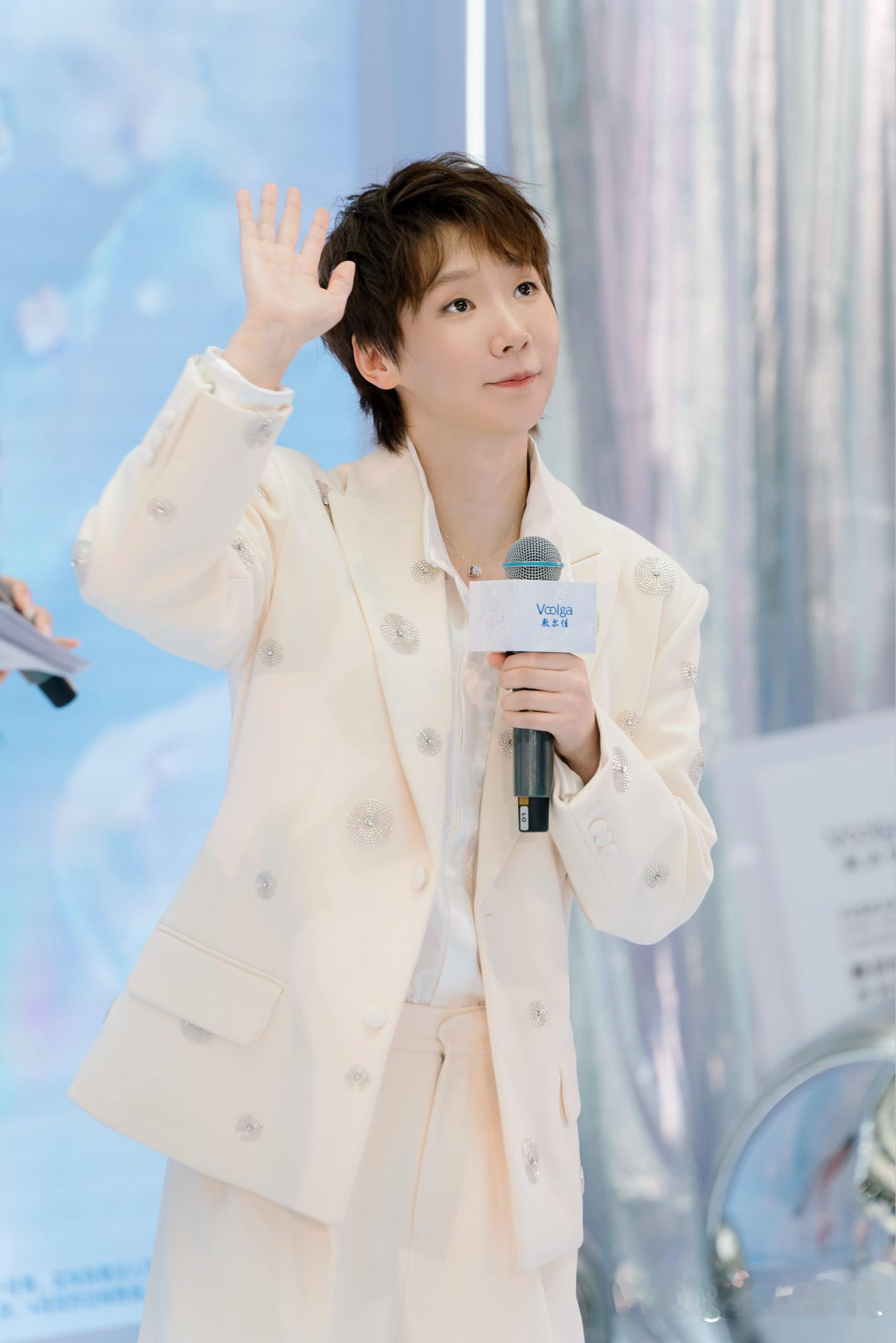 敷尔佳见面会｜20260721©️主持人韩韩王曼昱敷尔佳品牌代言人
