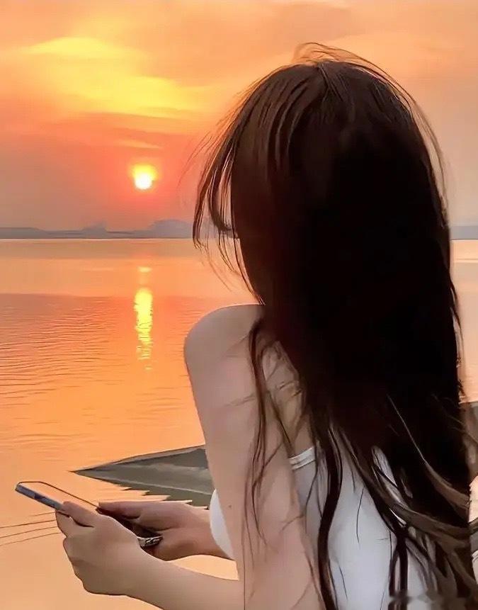 教老板一个的快速提升人际关系的方法，就是习惯性的多在别人背后夸奖别人，你直接当面