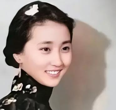 钱学森向蒋英表白：蒋英，要不，你嫁给我吧。蒋英委婉的拒绝：哥，我有男朋友。谁知，