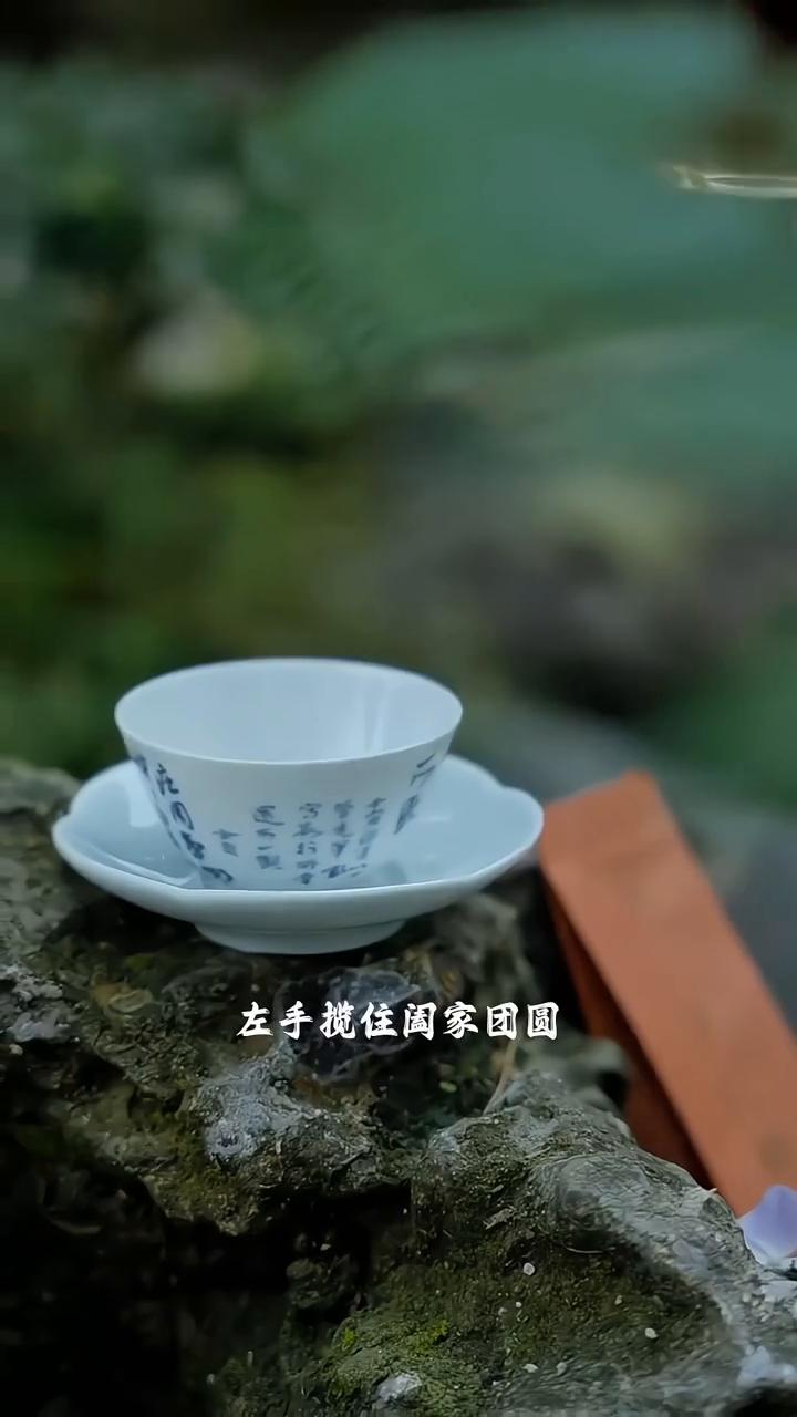 福至。
今天是大年初二，福气加倍的欢喜日。新年的第二份祝福我想送给你：接双福临门