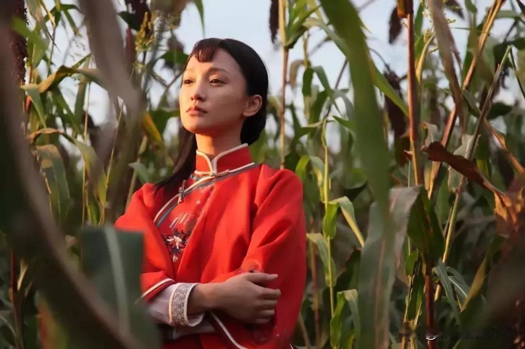 周迅的分量，在“三金影后”与公认灵气的交点上：她是大银幕稀缺的脸，能演少女、怨侣