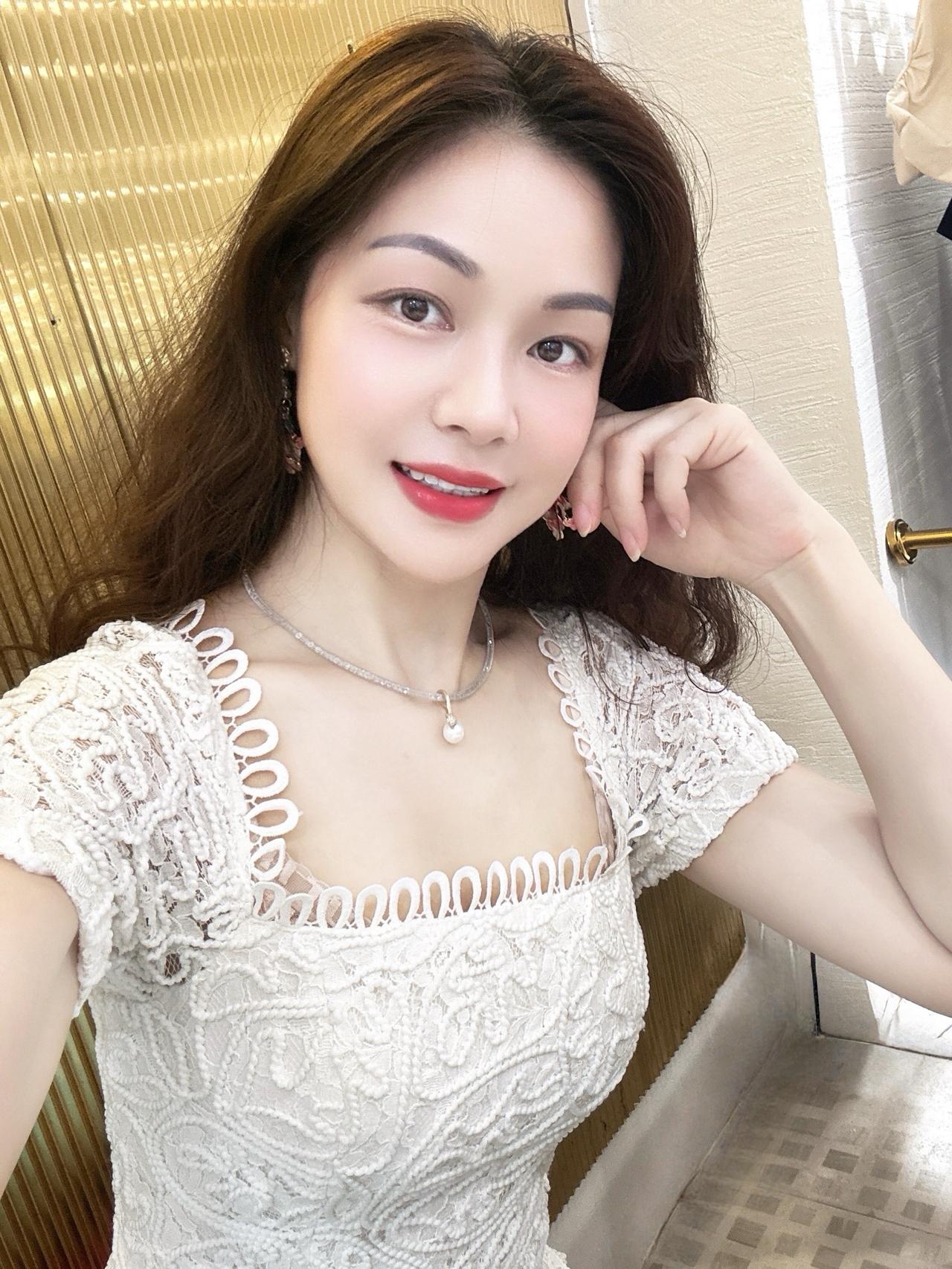 人民日报》有言：“人之所以幸福，是心态好；人之所以快乐，是不计较；人之所以知足，