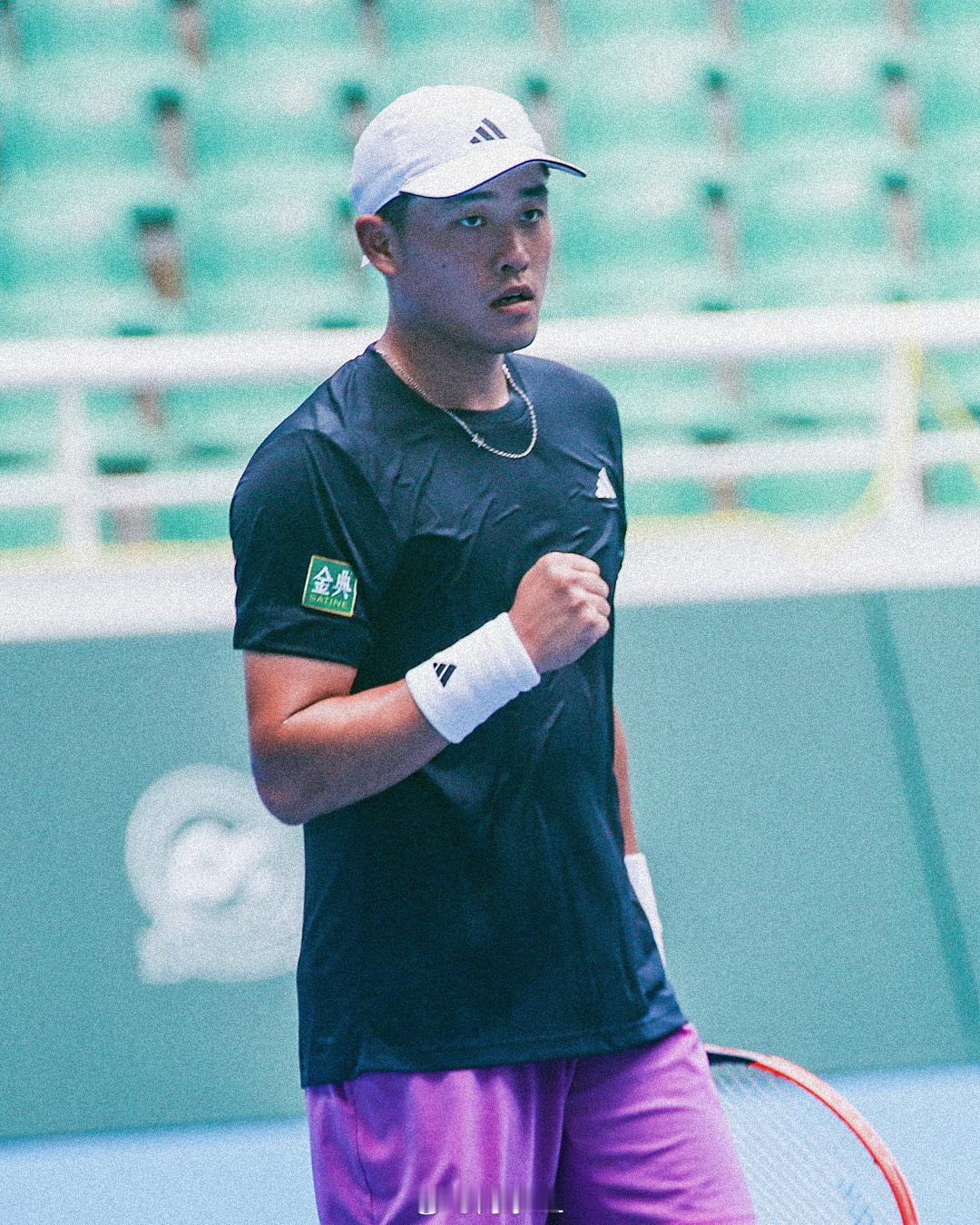 🇨🇳吴易昺6-4/7-6(4)战胜达席尔瓦晋级萨拉索塔75K四强半决赛对阵布