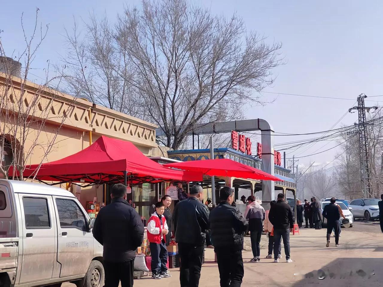 老公看头条得知，在石人沟有一家叫老吐的烧烤店，是以公斤来计算
烤肉的，每公斤羊肉