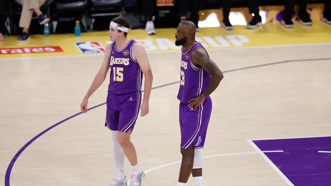 湖人没躺平。
他们正在全联盟打电话，秘密布局一场“第三方破局”交易。
你的感觉没