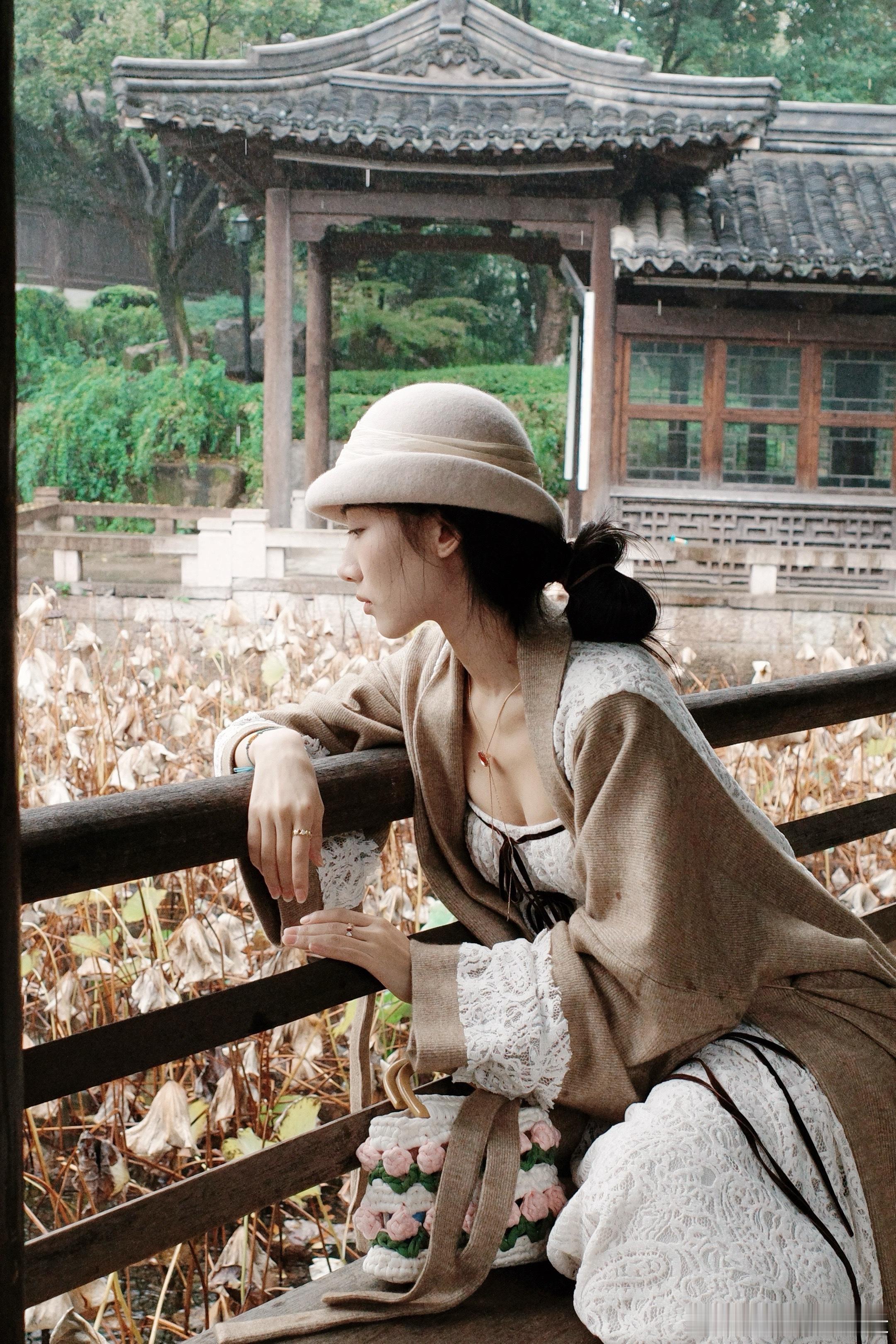 留得残荷听雨声 