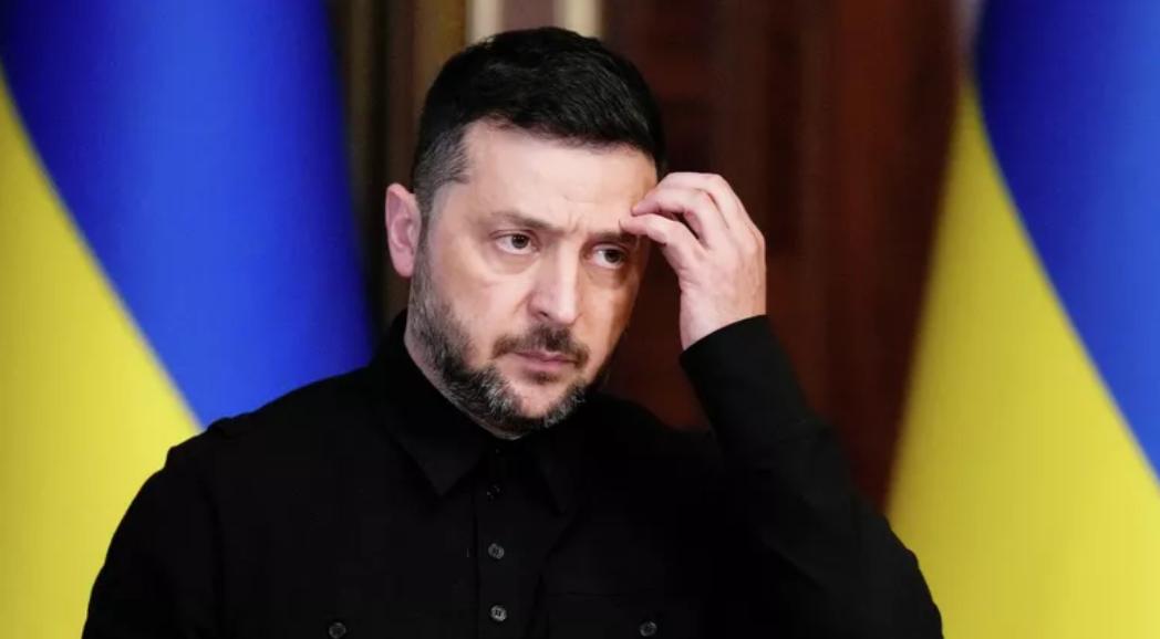 [浮云]泽连斯基震惊，就在他的飞机飞往美国之际，白宫接了克宫的电话，美俄进行了持