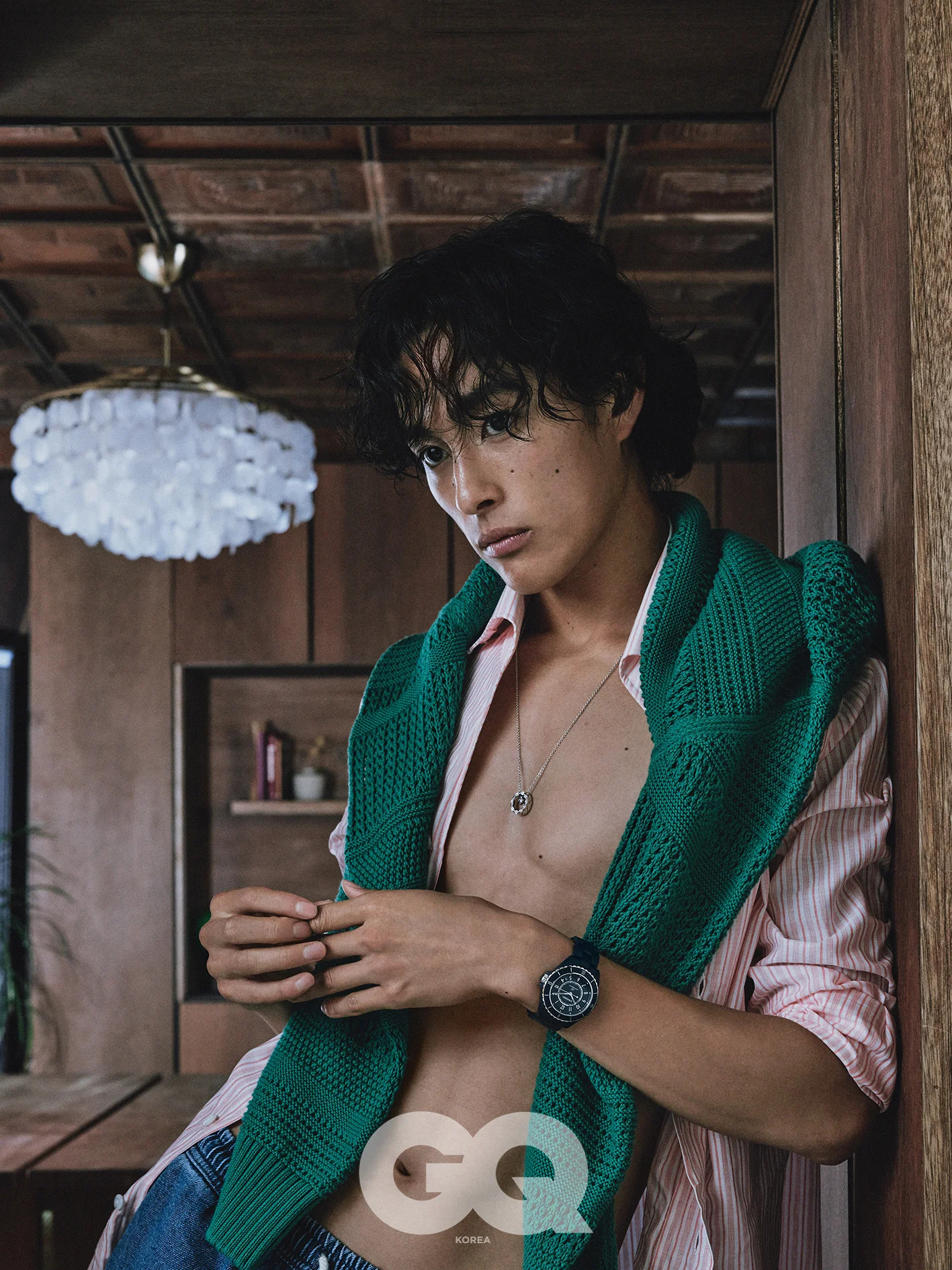GQ Korea 韩版八月刊 “SUMMER OF LOVE”，模特洪泰俊演绎的