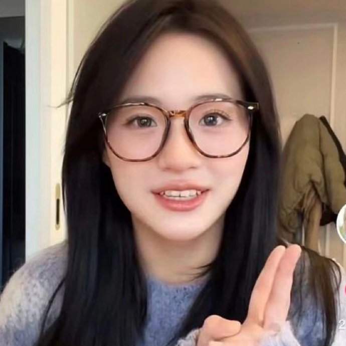 从136斤狂甩46斤，海边吊带裙造型腰细锁骨明，靠孕期普拉提+产后自律健身逆袭，