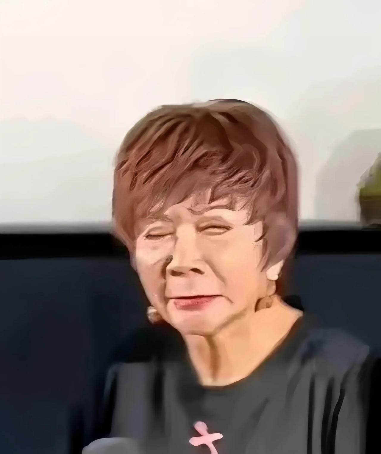 蔡明，这位曾经的荧幕女神，竟然被网友质疑“翻车”了！才62岁的她怎么看起来如此显