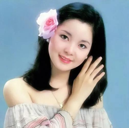 李谷一和邓丽君如何比

笔者曾撰文，大意是在中国内地李谷一名气高过邓丽君，在国际