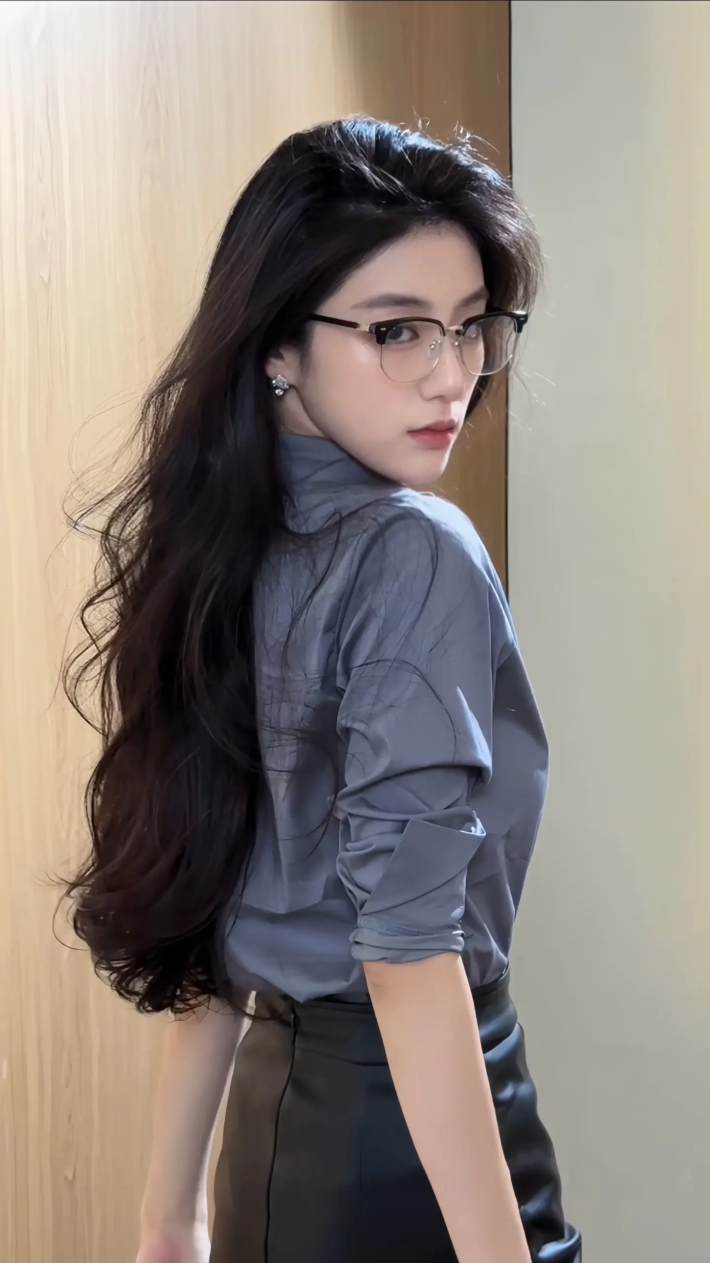只是女人容易一往情深