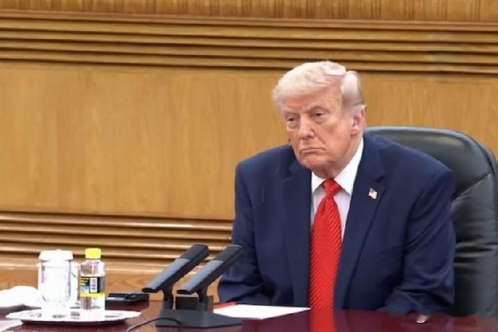 最新局势:连续空袭13天后，特朗普暂停空袭伊朗。
这是美国的缓兵之计呢？可能又没