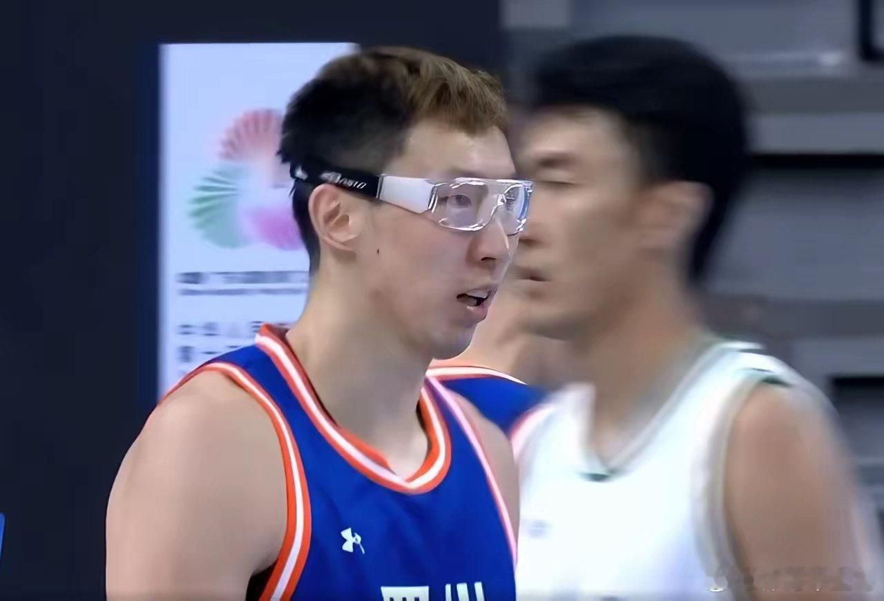 四川队以81-60大胜辽宁队，拿到铜牌。而辽宁队只能收获第四名，从而无缘登上领奖