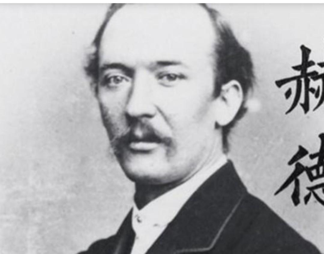 赫德（Robert Hart）于1863年正式担任清朝海关总税务司，标志着中国近