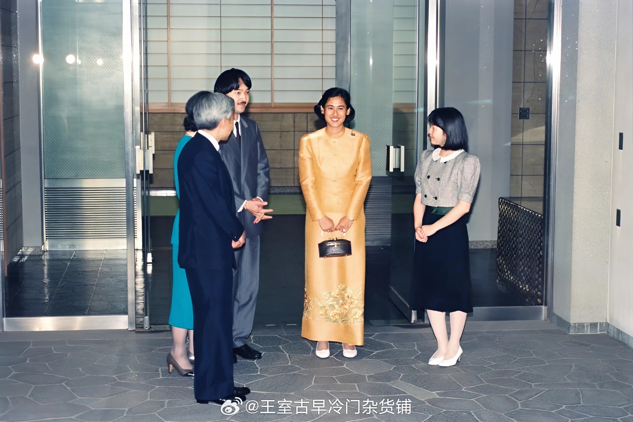 王室王室泰国王室暹罗往事 老照片：1990年6月27日，大婶访问脚盆。妈呀第一次