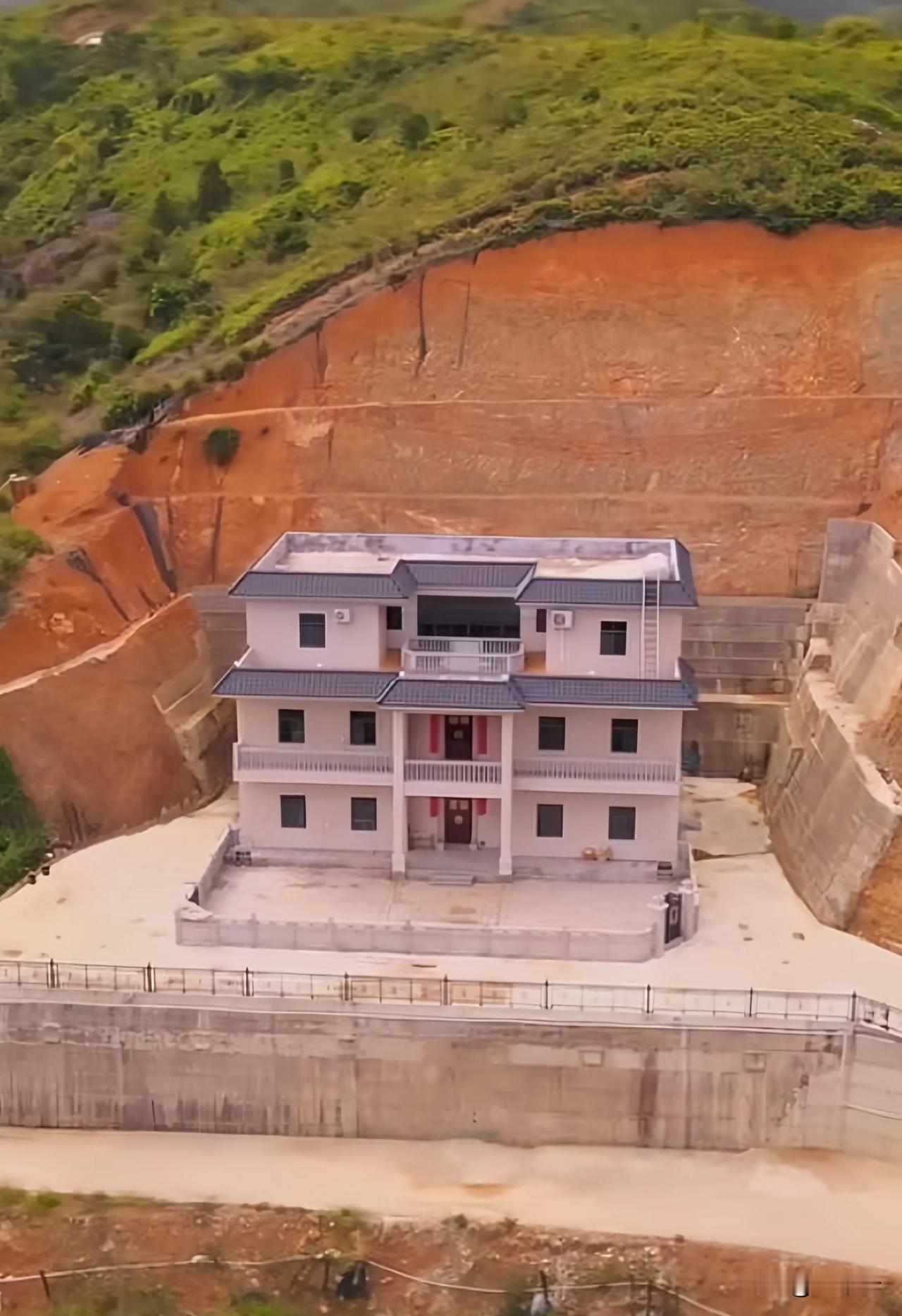 越来越多的年轻人开始在农村自建房了，什么原因？

1.农村自建房，目前是永久产权