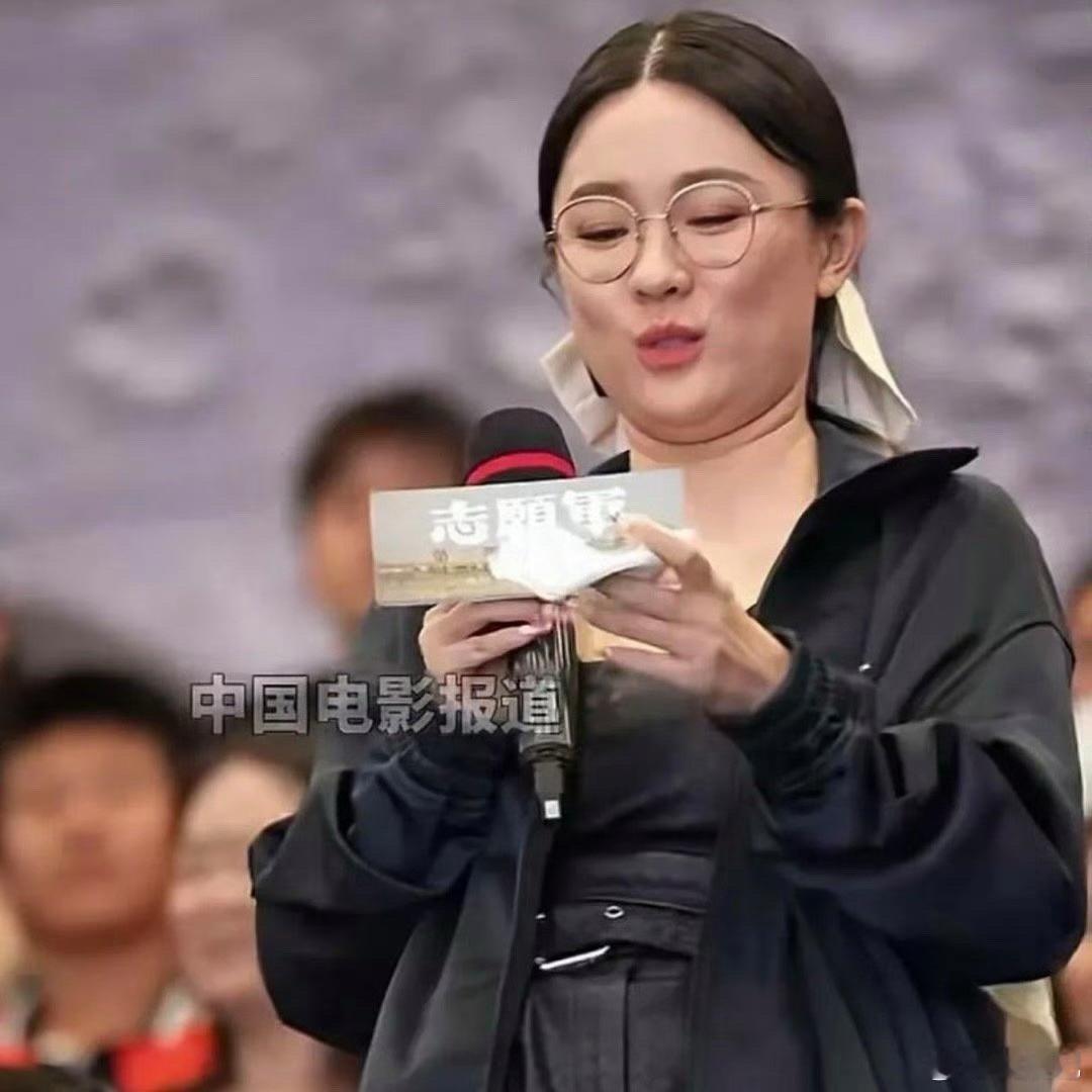 霍思燕现在真的一点身材焦虑都没有了 