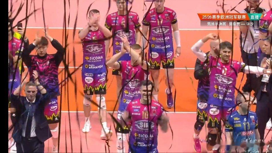 【男排欧冠】半决赛，意大利佩鲁贾3-0（25-19 25-20 25-22）零封