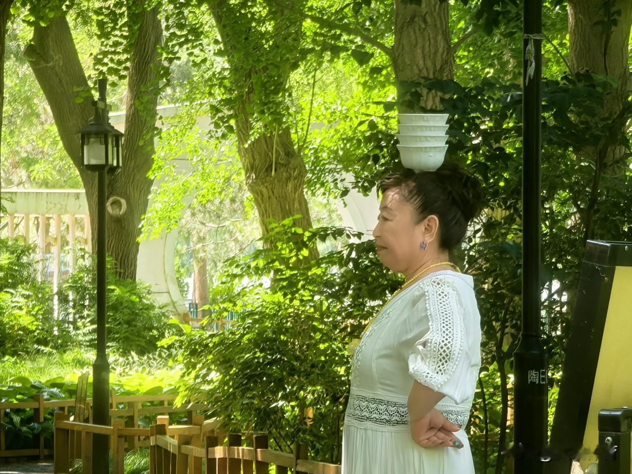 放得下身段，才能顶得起饭盆。