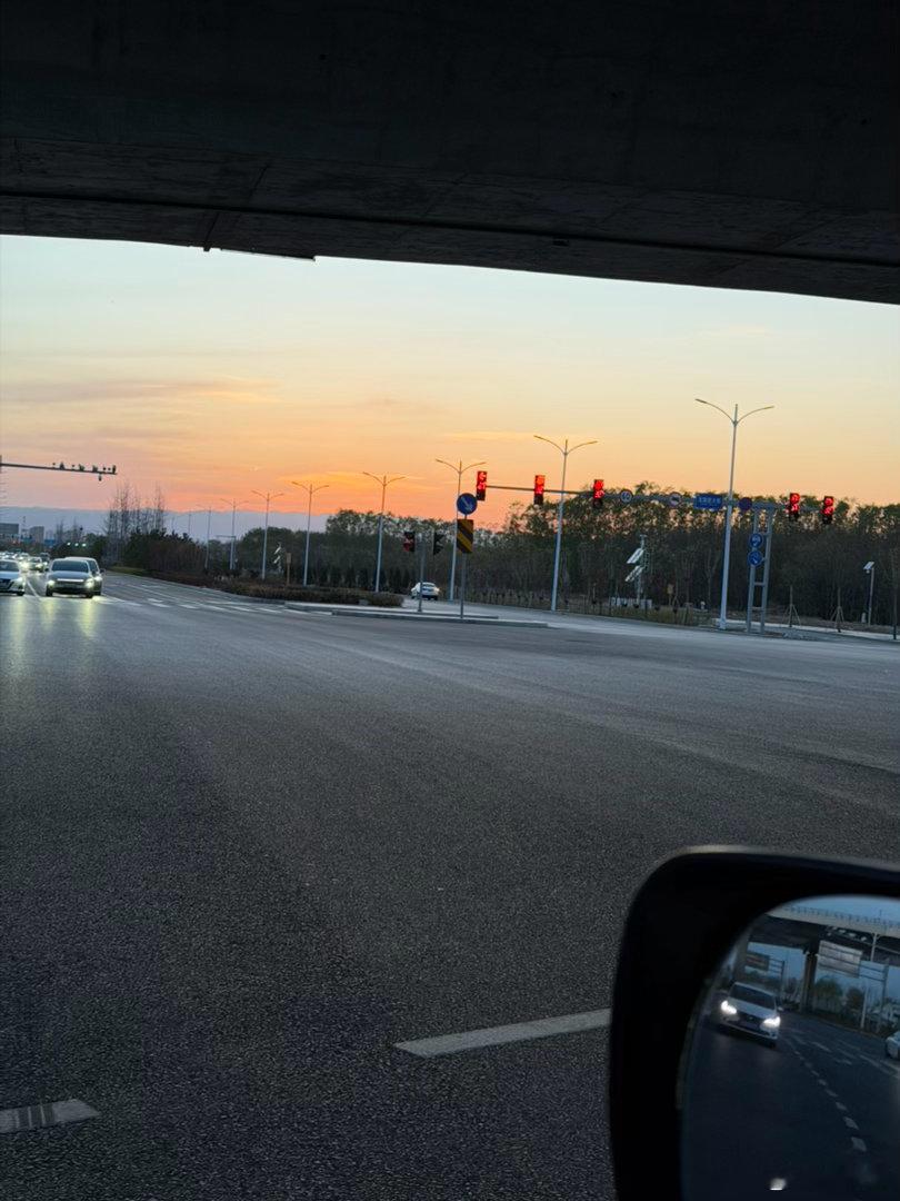 很快乐 不然都对不起这么舒服的季节自由 快乐 收台车 看看夕阳景色 