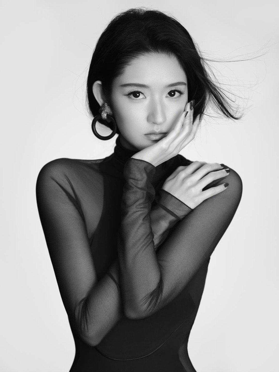 玉雯越来越美了脸好像猫咪 