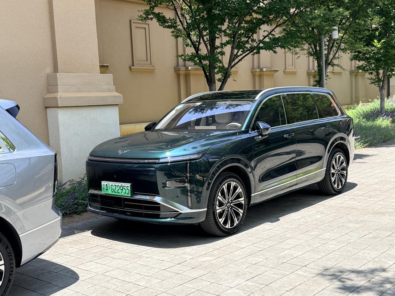这应该是试驾过最大的五菱SUV，从定位来看也看出五菱这次想往高端路线去走，但是价