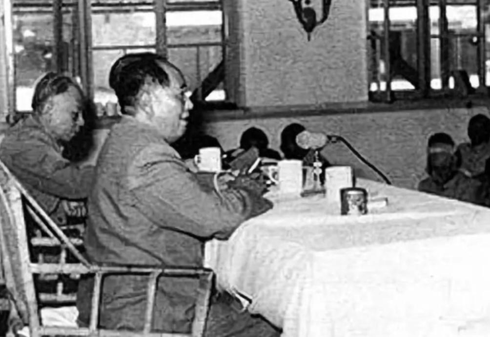 毛主席说:“台湾只要回归祖国，除外交必须统一于中央外，所有军政大权、人事安排大权