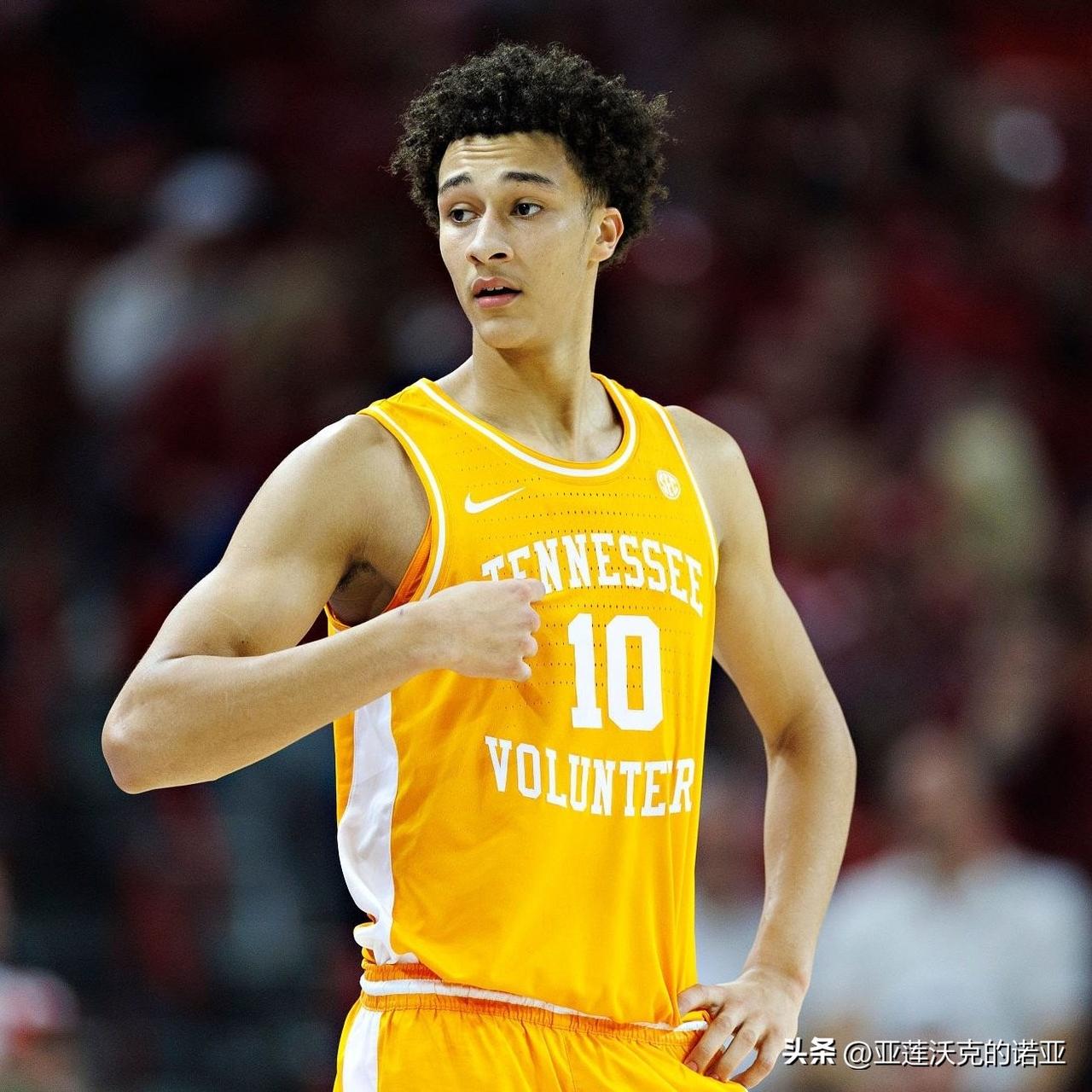 田纳西前锋Nate Ament首轮出场18分钟得到3篮板，主帅Rick Barn